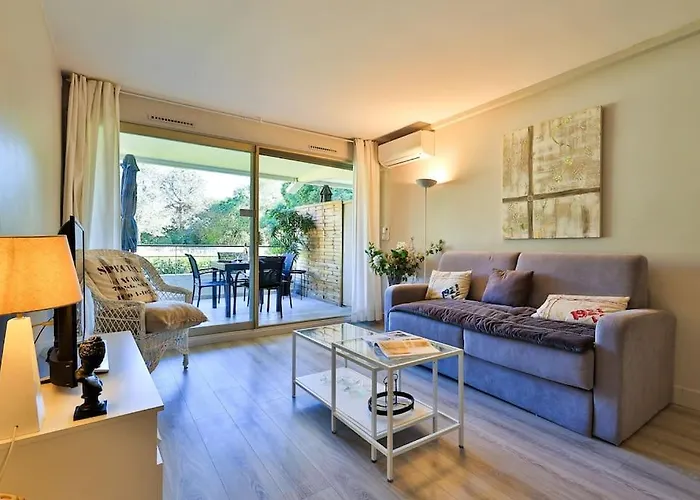 2 Pieces, Piscine Et Parking Centre De St Tropez Apartment *