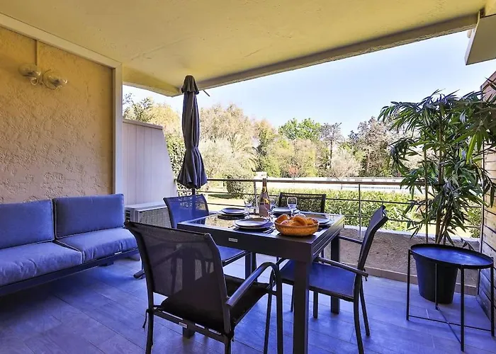 2 Pieces, Piscine Et Parking Centre De St Tropez Apartment