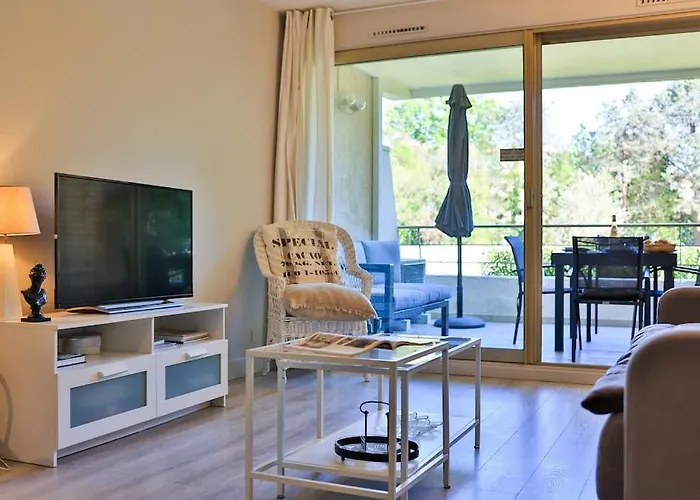 2 Pieces, Piscine Et Parking Centre De St Tropez