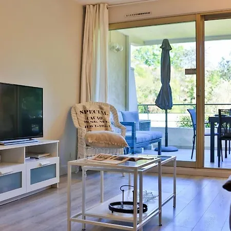 2 Pieces, Piscine Et Parking Centre De St Tropez